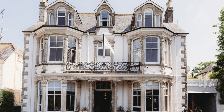 dog-friendly hotel vara in cornwall