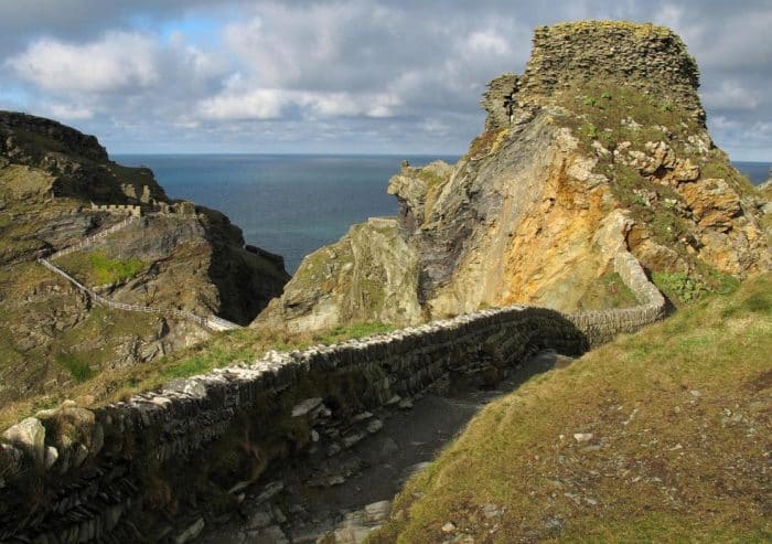 petspyjamas-dog-friendly-travel-cornwall-tintagel-coastal-walk