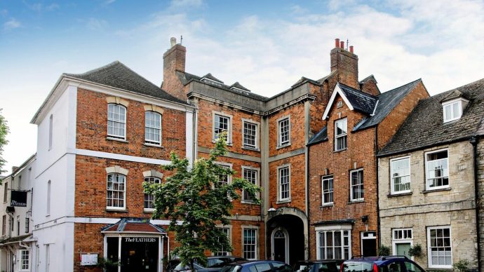 Kiki the Pet Inspector’s Report: Stylish Stay at The Feathers, Woodstock